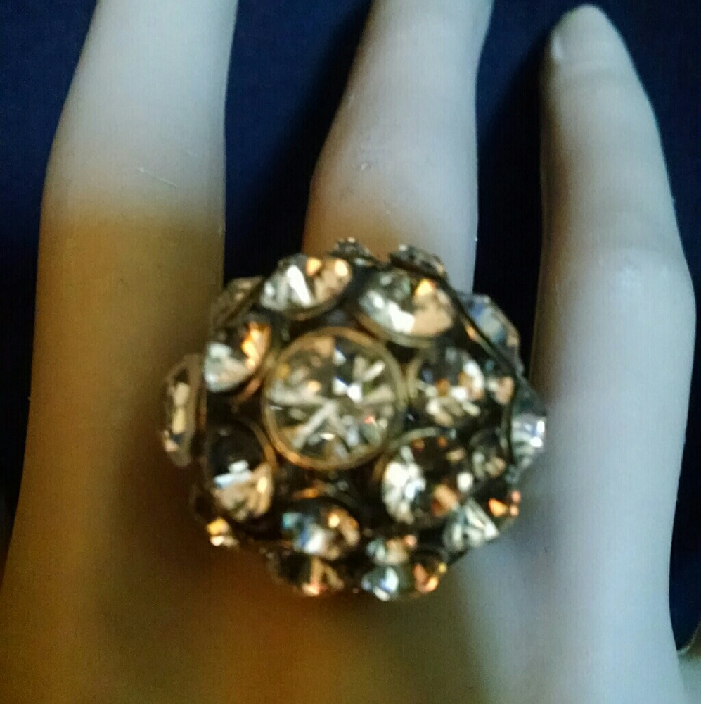 Beautiful Custer Rhinestone Ring - image 8
